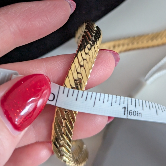 Givenchy thick gold Herringbone/ snack chain necklace - Picture 12 of 12